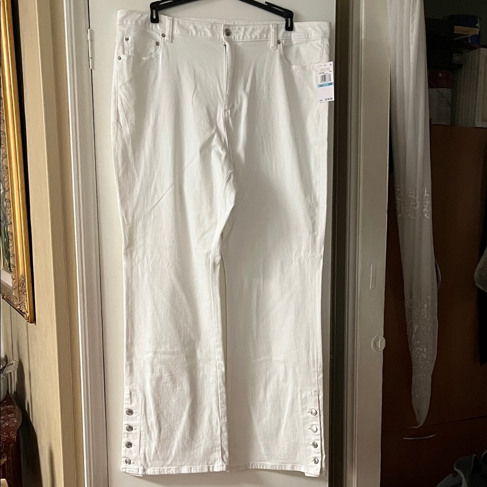 Woman’s  White  Button-Cuff Pants